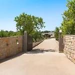 فيلة Mara نوتو